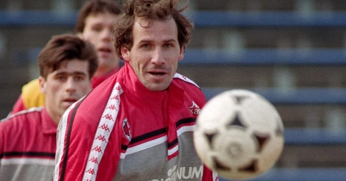 Futebol presta homenagens a Franco Baresi após morte da lenda