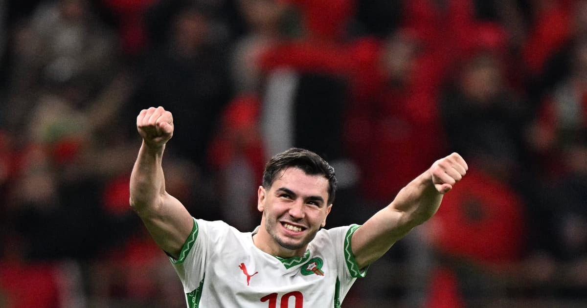 Brahim Díaz ganha camisa retrô do Flamengo e declara amor ao Brasil