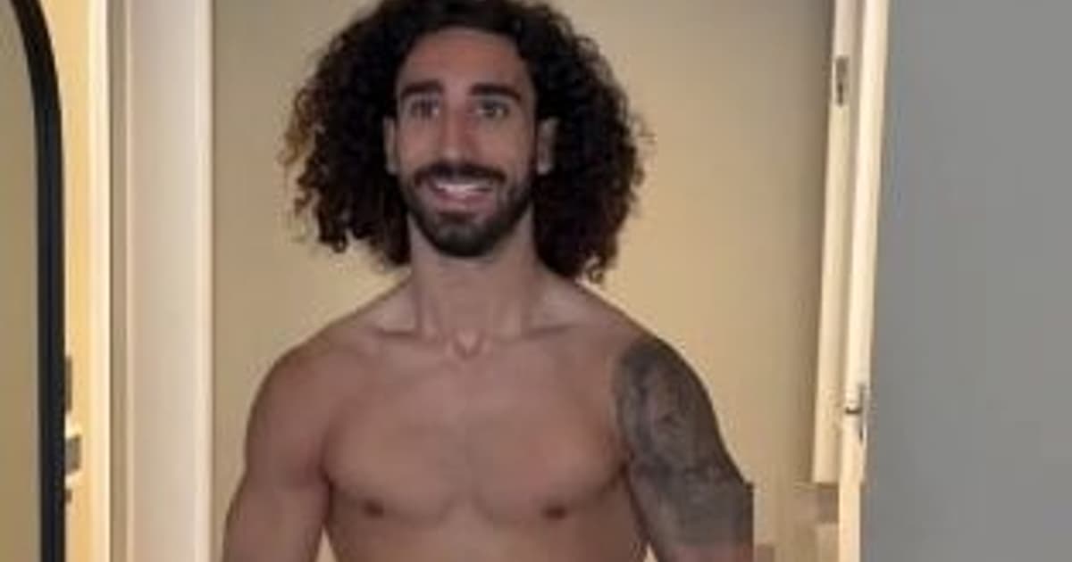 Cucurella tatua rosto do treinador da Espanha e cumpre promessa após a Copa