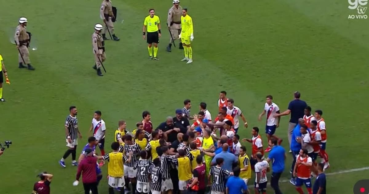 Confusão generalizada marca intervalo de Bahia x Corinthians