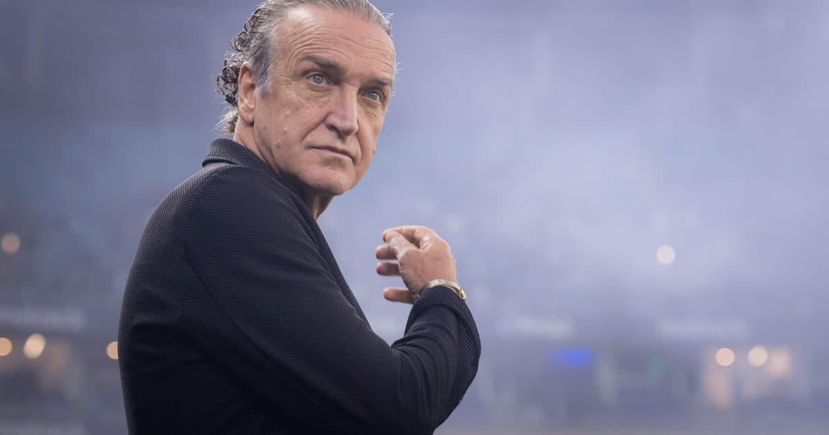 Torcida do Santos manda recado a Cuca após empate com a Chapecoense