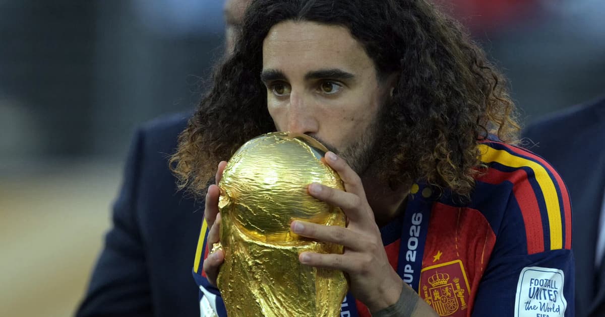 Cucurella é o único jogador no topo do futebol mundial por clubes e seleções; entenda