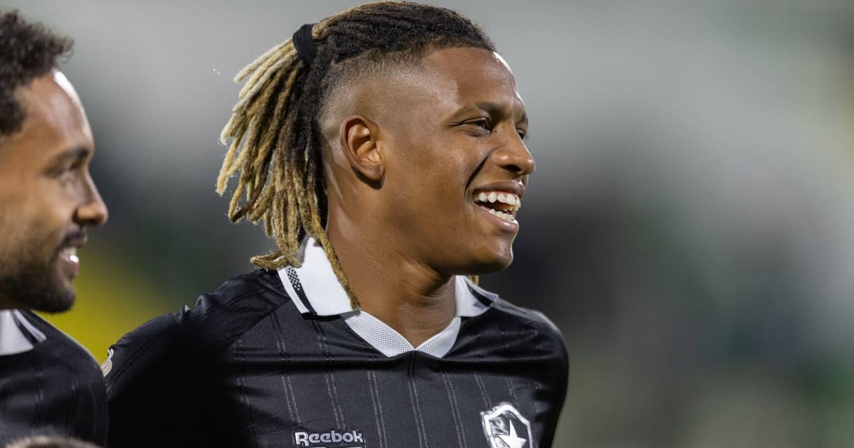 Torcida do Palmeiras reage a entrada de Danilo em Botafogo x Vitória