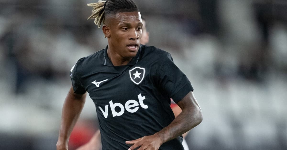 Danilo beijou o escudo do Botafogo ao entrar em campo? Entenda