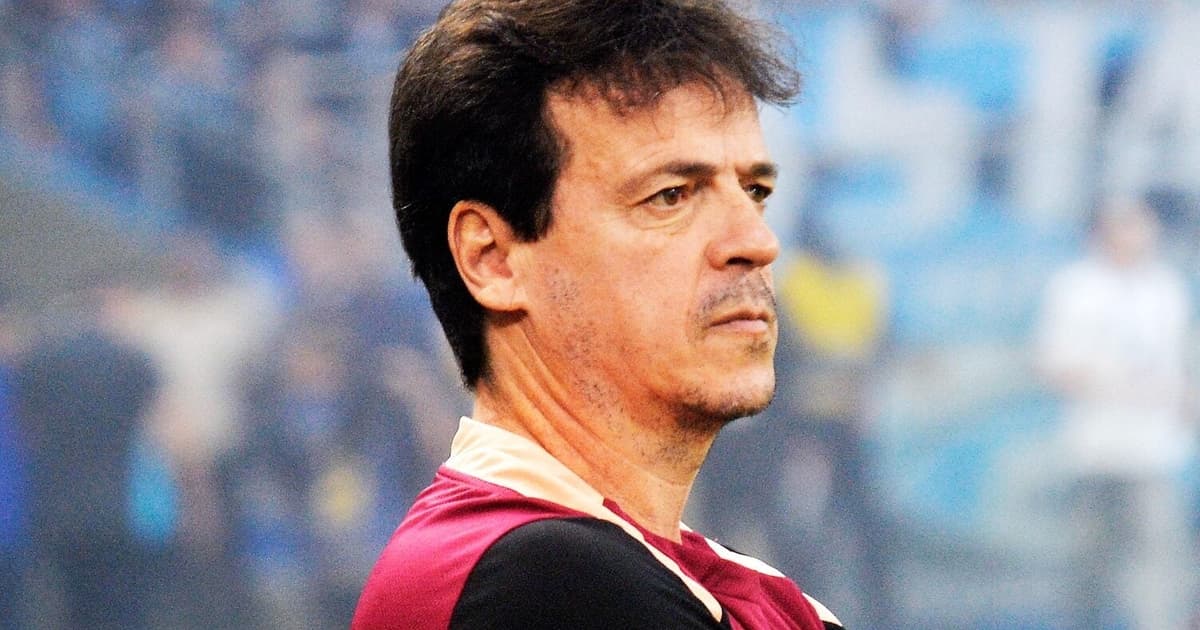 Torcida do Corinthians manda recado a Diniz após empate em amistoso