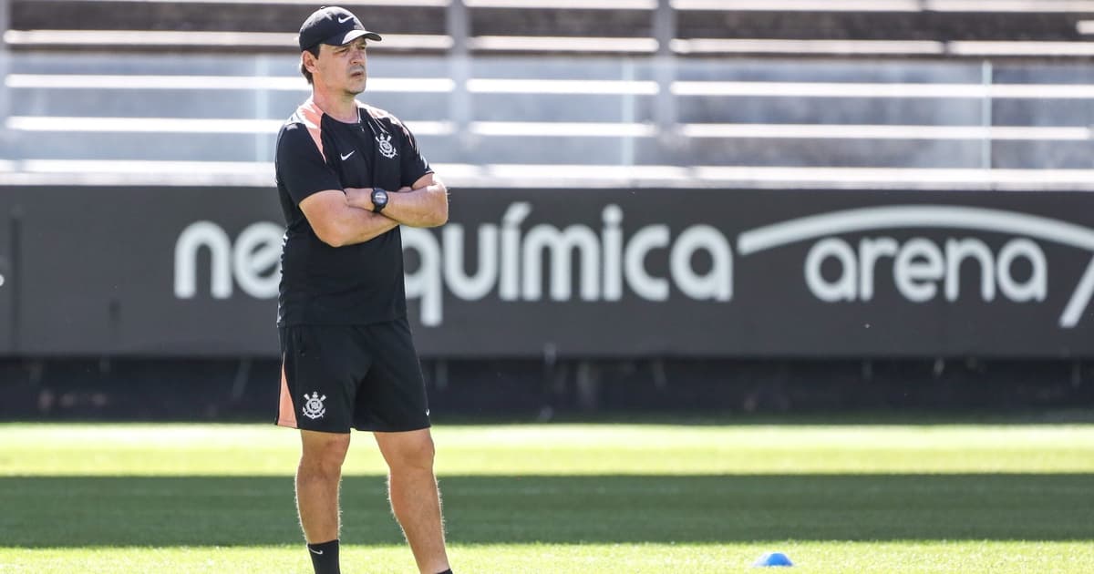 Fernando Diniz avalia preparação do Corinthians para a volta do Brasileirão