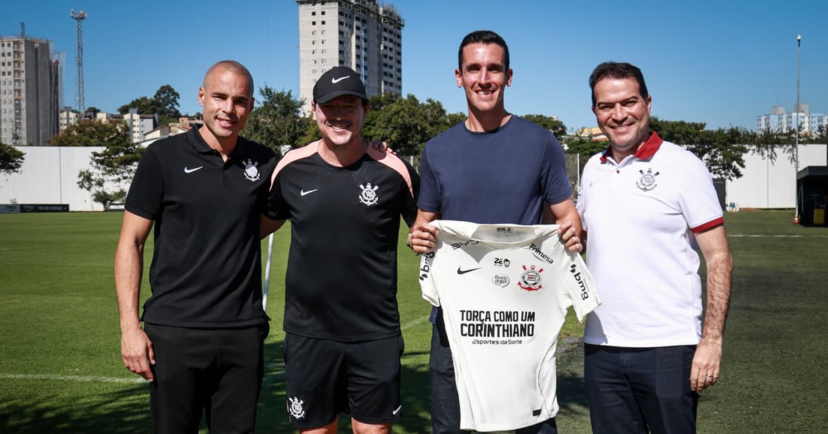Corinthians recebe visita do técnico da Seleção Brasileira de base