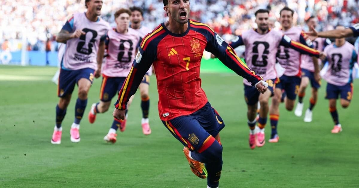 Espanha domina, bate a Argentina e conquista o bi da Copa do Mundo