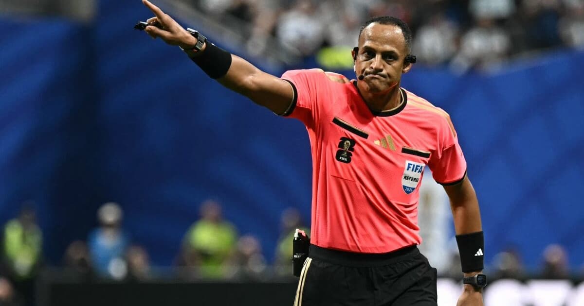 Árbitro de Inglaterra x Argentina expulsou jogador do Brasileirão na Copa
