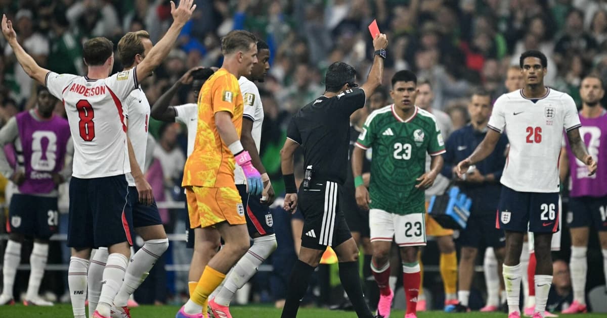 Entenda por que Fifa suspendeu Quansah por dois jogos e anistiou Balogun