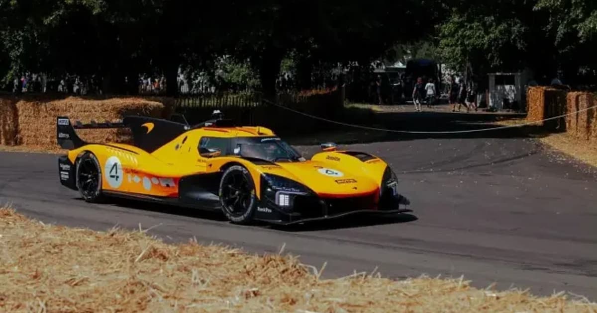 Lando Norris bate com carro histórico da McLaren em Goodwood