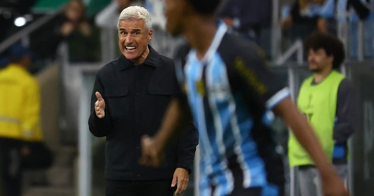 Torcida do Grêmio manda recado a Luís Castro após eliminação