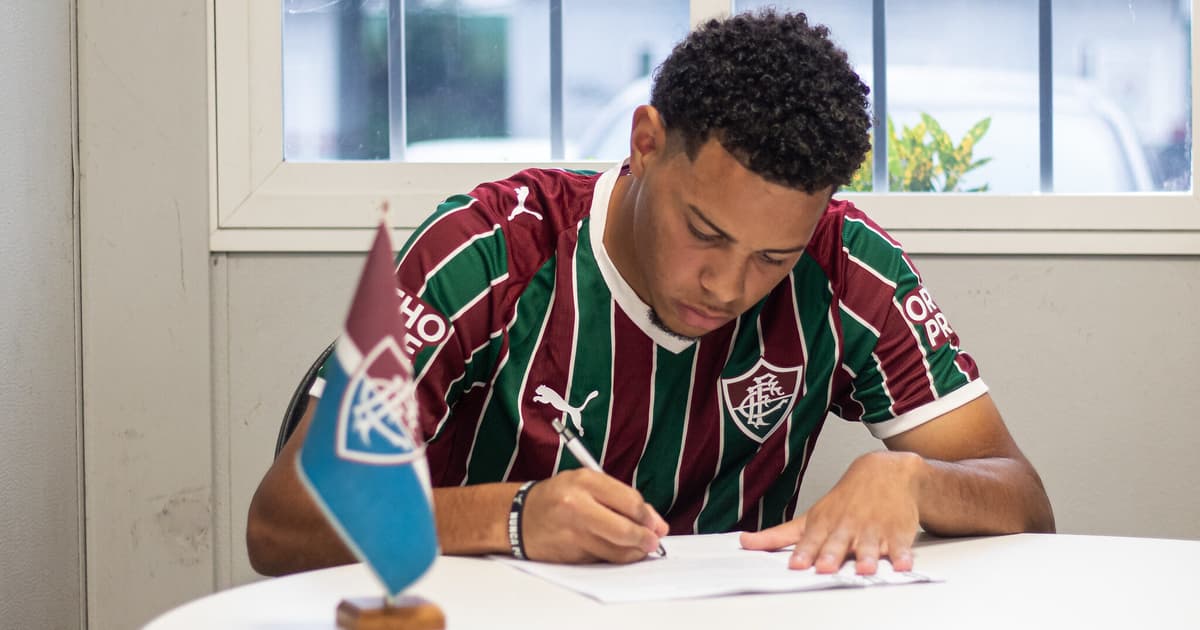 Fluminense anuncia renovação com atacante de Xerém
