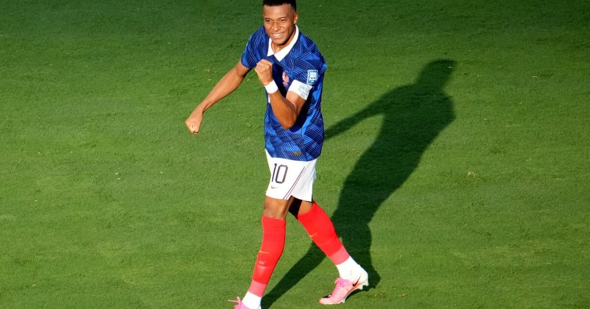 Kylian Mbappé é anunciado como capa do novo jogo