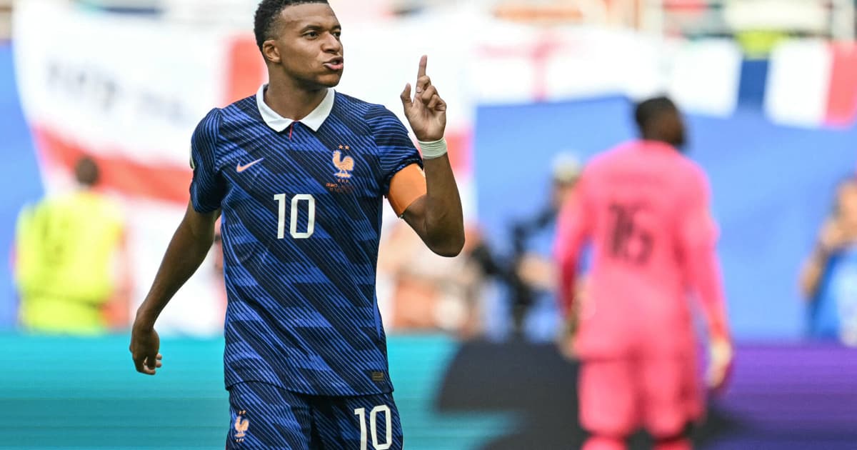 Torcedores reagem a Mbappé ultrapassando Messi em artilharia: 'Não deveria'