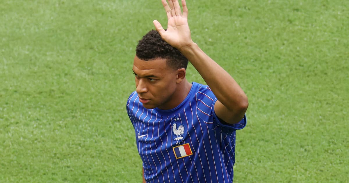 Titular em França x Inglaterra, Mbappé se despede de Deschamps