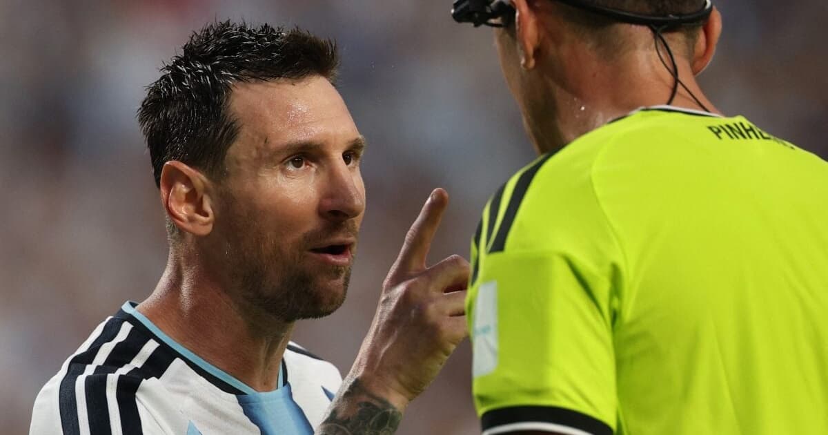 Possível pênalti em Argentina x Suíça gera revolta: 'Se fosse o Messi'