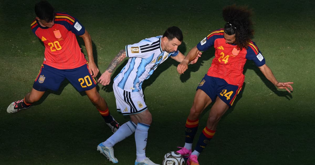 Jornal repercute atitude Vini Jr com Cucurella após final da Copa: 'Destinados'