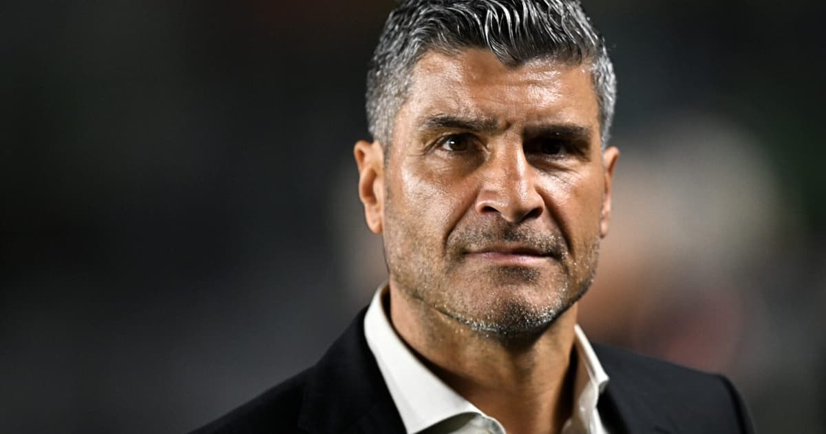 Torcida do Vasco manda recado a Pedro Emanuel após empate com o Mirassol