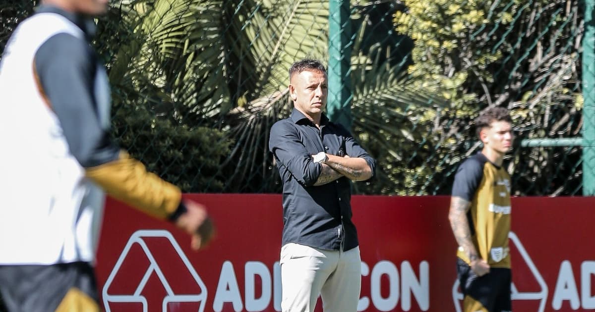 São Paulo oficializa Rafinha como executivo de futebol