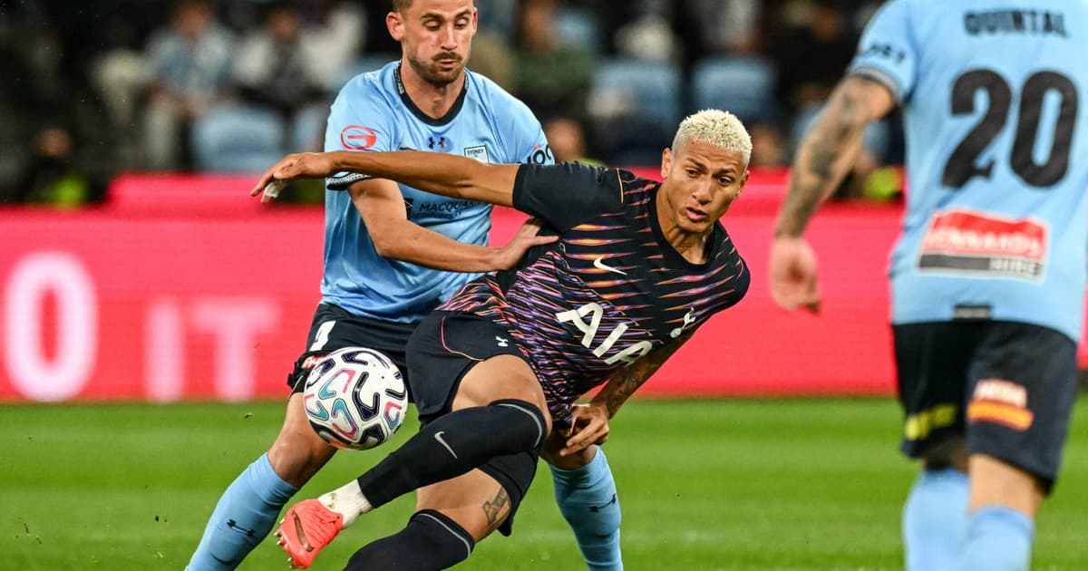 Richarlison passa em branco em amistoso do Tottenham e é criticado por ingleses: 'Apagado'