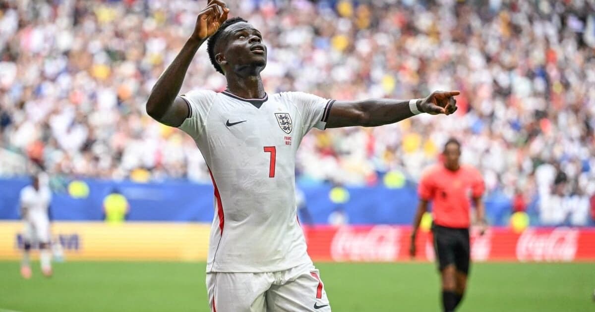 Saka celebra hat-trick e admite frustração por ter jogado pouco na Copa