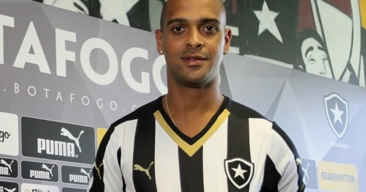 Ex-atacante do Botafogo, Tássio morre aos 41 anos durante ventania no Rio