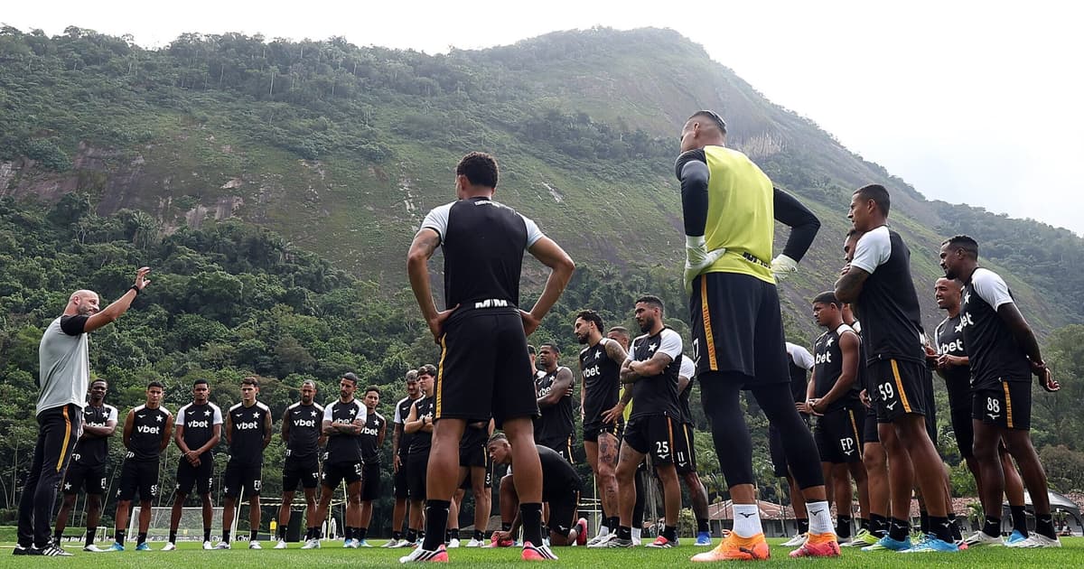 Botafogo se reapresenta com novidades e mira mês cheio