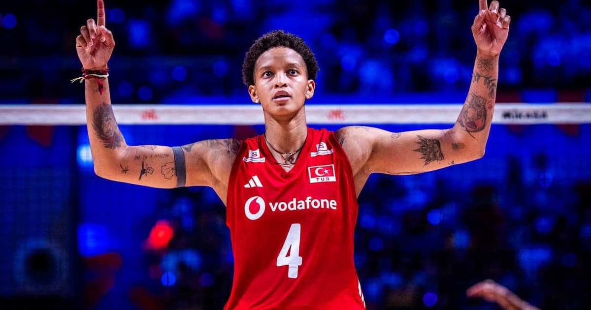 Vargas ganha MVP e completa seleção da VNL 2026 ao lado de Julia Kudiess