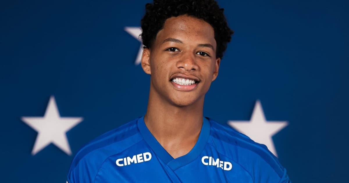 Cruzeiro apresenta Zé Lucas; volante chega para o profissional