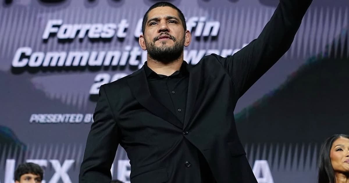 Alex Poatan provoca árbitro após demissão de brasileiro do UFC