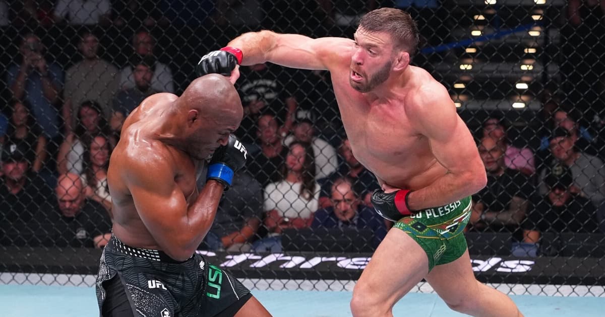'A melhor atuação que já vi': Adesanya exalta Du Plessis no UFC