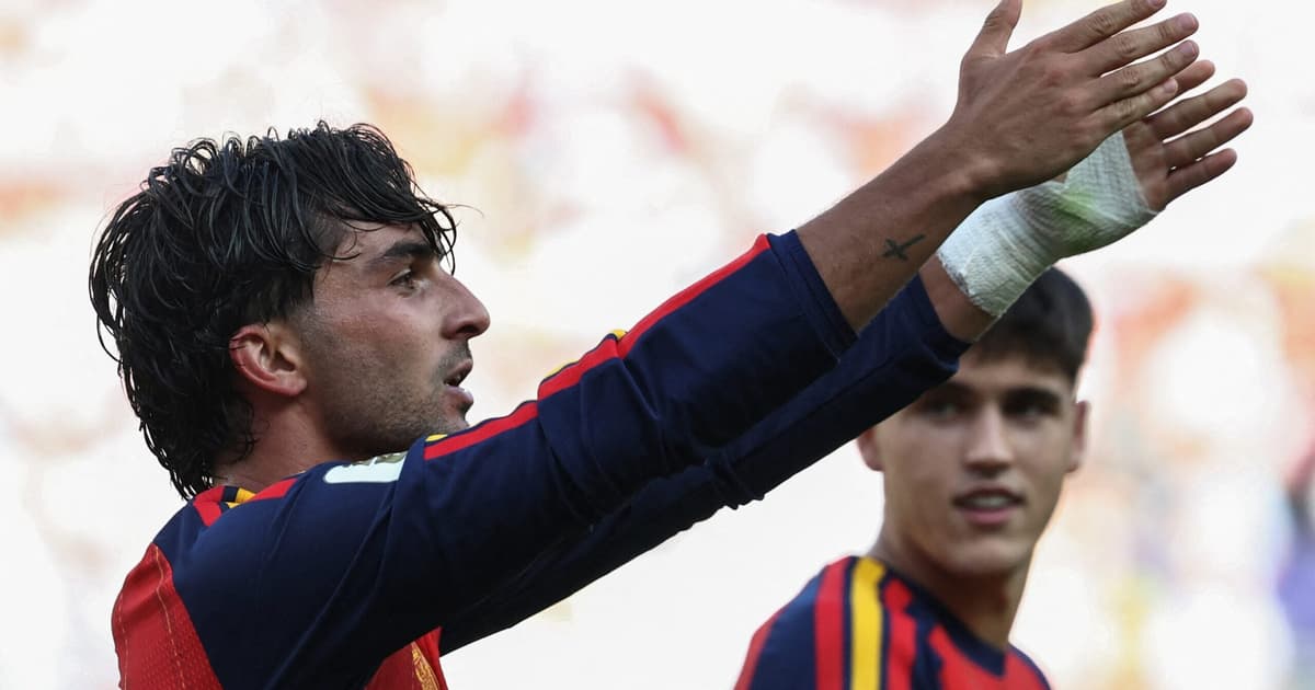 Herói da Espanha na Copa do Mundo celebra título: 'Destino estava escrito'