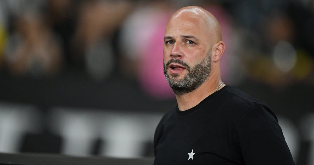 Franclim Carvalho é alvo de críticas após empate do Botafogo com o Vitória