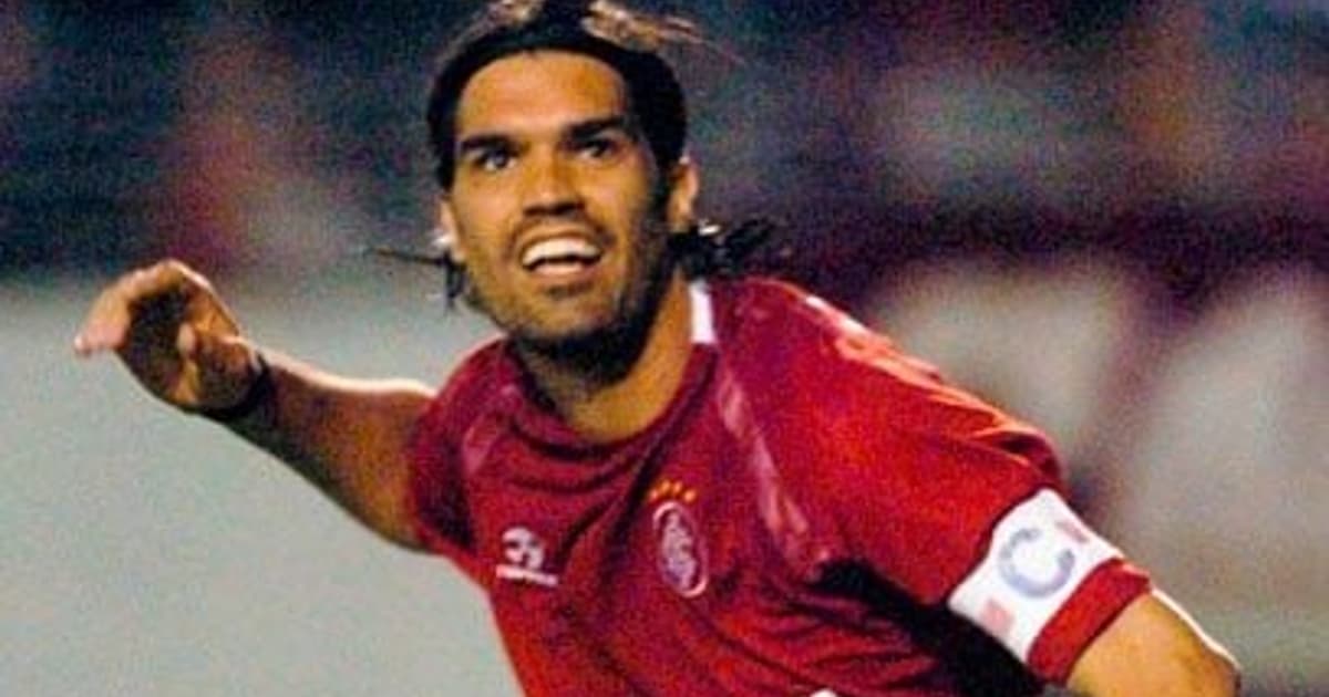 Internacional 4 x 1 Cruzeiro no Brasileirão 2005; goleada com dois de Fernandão