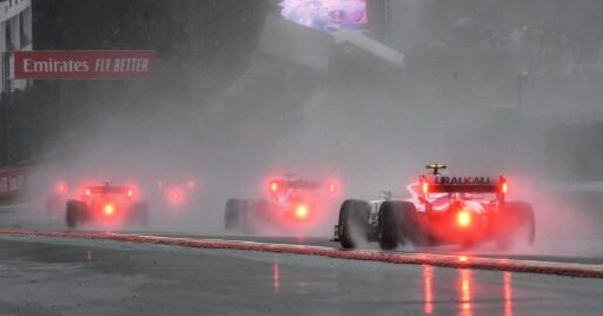O acidente que paralisou a F1: 13 carros bateram na largada do GP da Bélgica de 1998