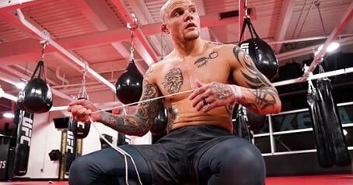 Ex-rival de Alex Poatan no UFC é preso nos Estados Unidos