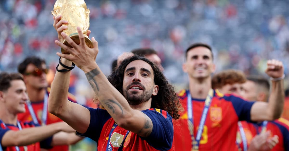 Atitude de Cucurella com taça da Copa do Mundo viraliza; veja