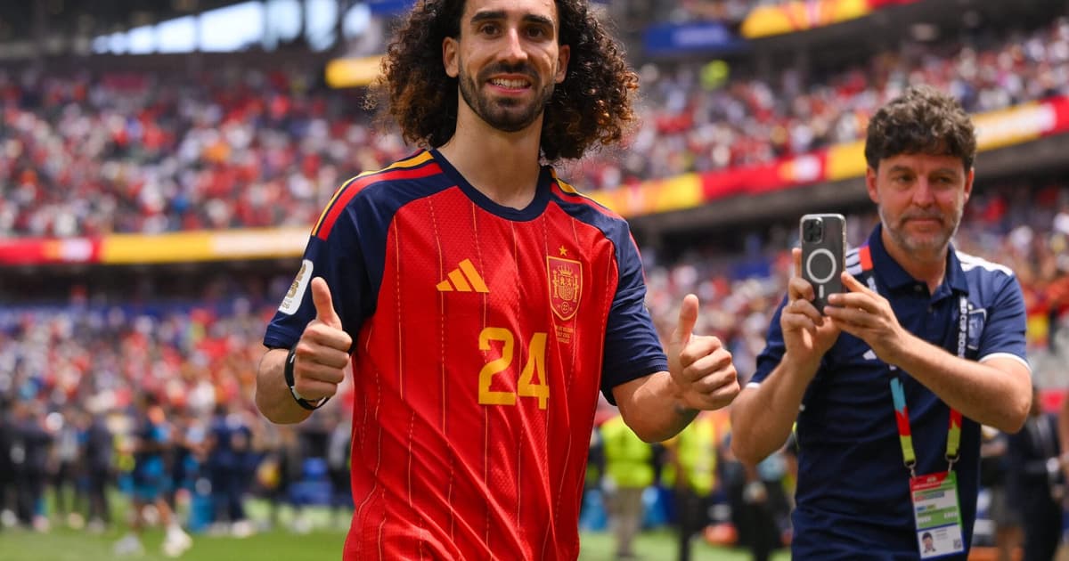 Perfil da Espanha 'cobra' promessa de Cucurella após título da Copa