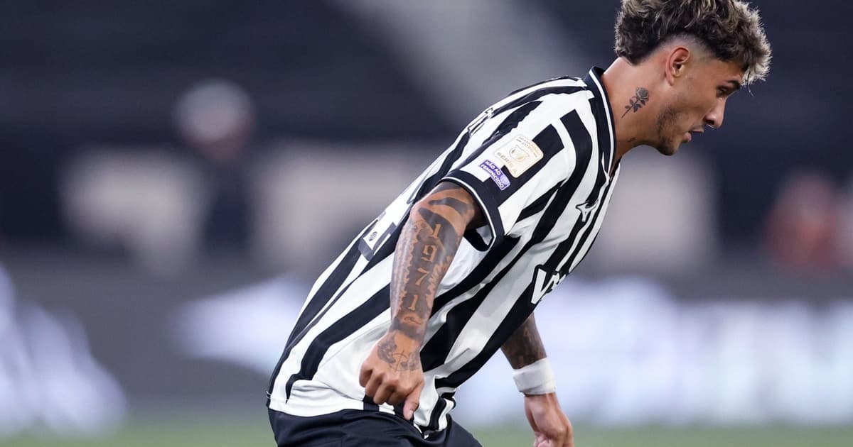 Lateral alcança marca histórica pelo Botafogo em partida contra o Santos