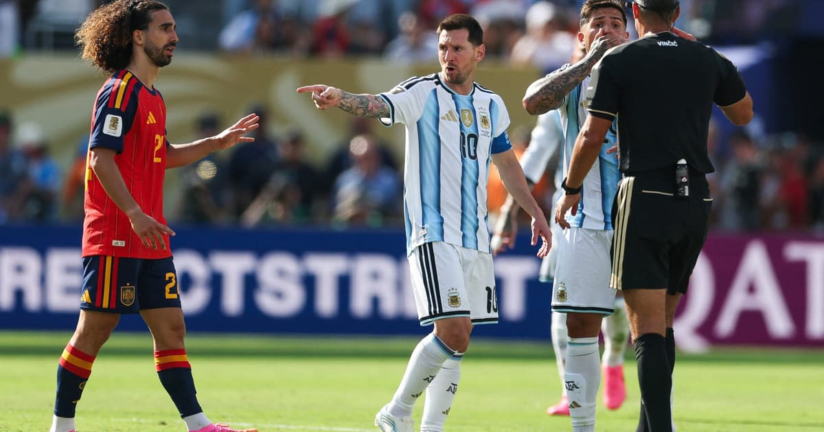 Jornal inglês detona Messi por atitude na final da Copa: 'Ridículo e vergonhoso'
