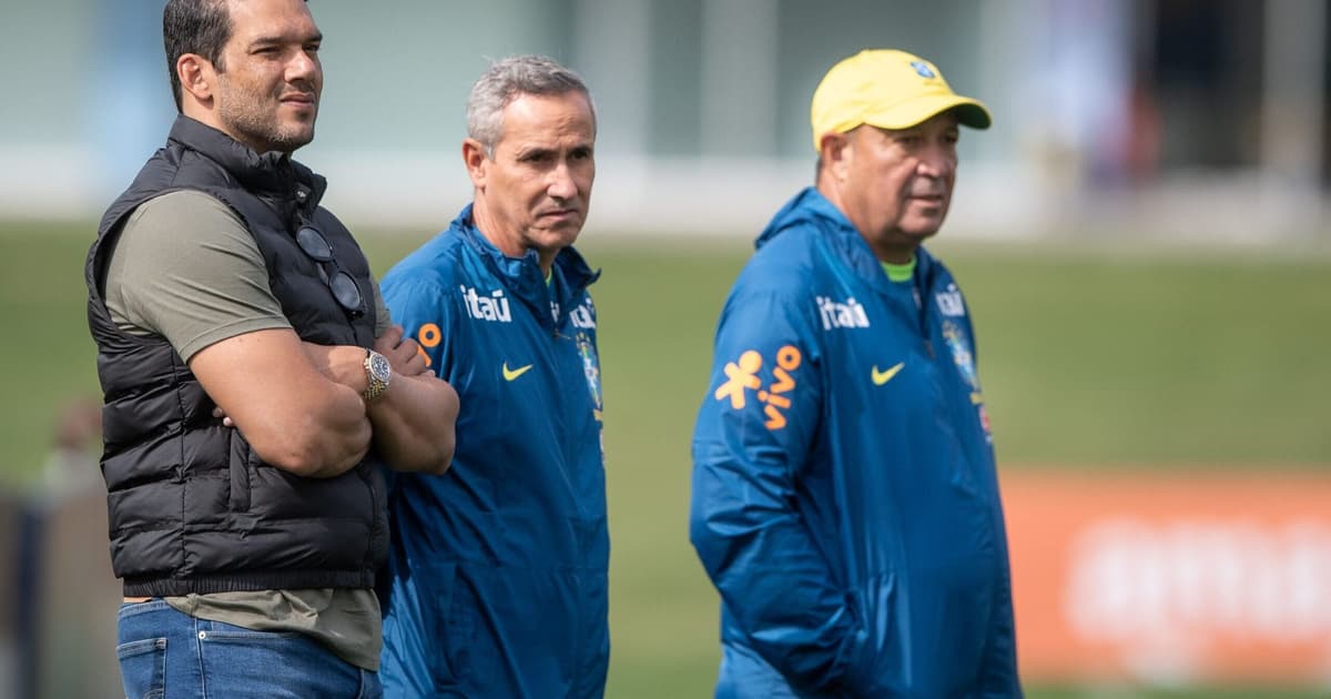 Presidente da CBF fiscaliza treino e prega união na base da Seleção Brasileira