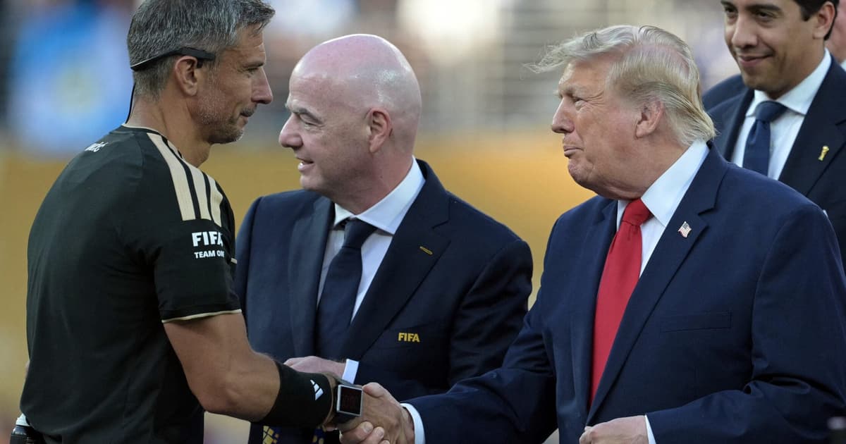 Árbitro da final da Copa do Mundo anuncia aposentadoria