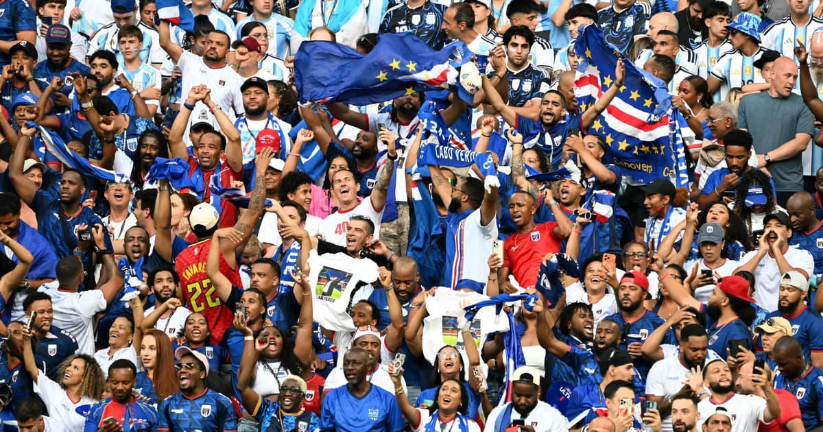 Torcedores de Cabo Verde comemoram muito gol de empate contra a Argentina