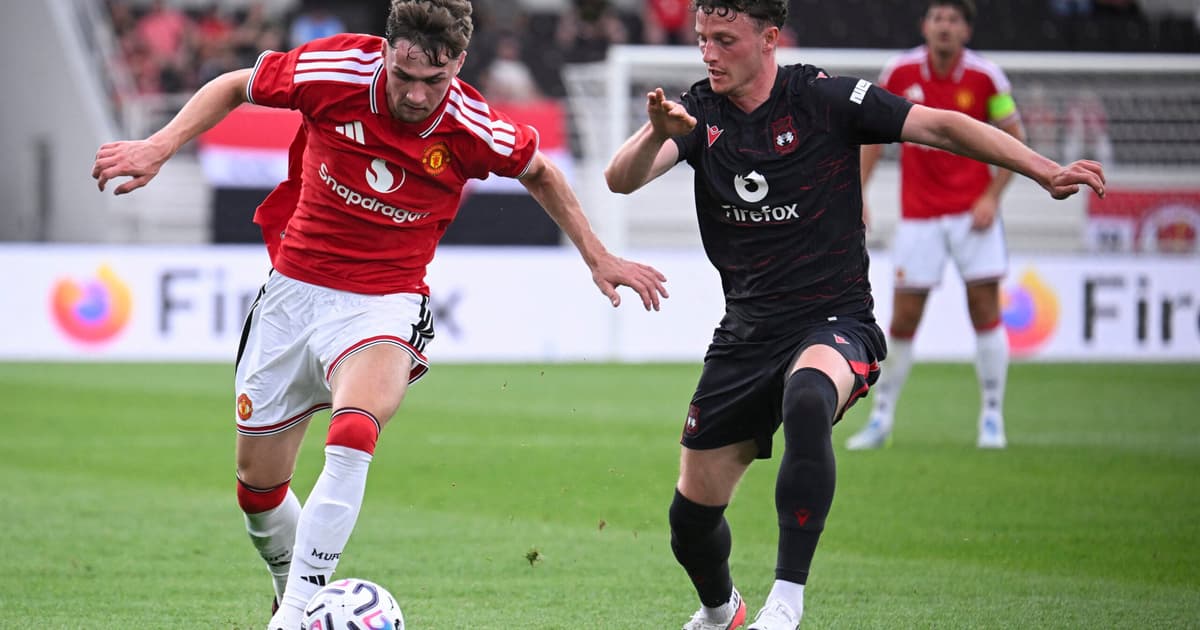 Em estreia de brasileiro, Manchester United perde para time da segunda divisão em amistoso