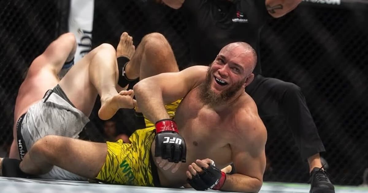 Valter Walker vence no UFC e desafia árbitro como vingança de Poatan