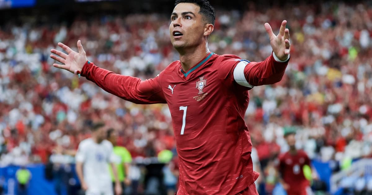Cristiano Ronaldo acumula bilhão e segue como o atleta mais bem pago do mundo