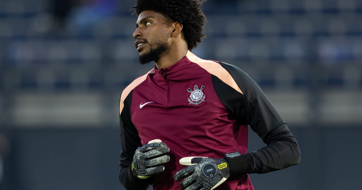 Após sofrer racismo em Rosario x Corinthians, Hugo Souza desabafa: 'Sempre acontece aqui'