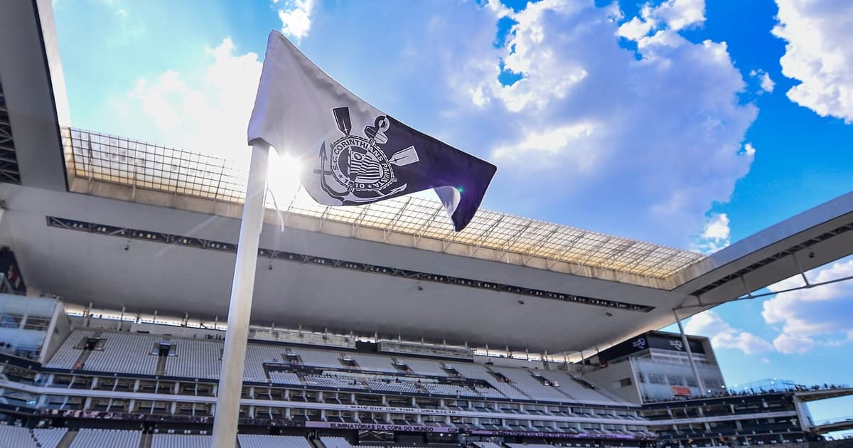 Corinthians quita salários de julho, mas ainda deve valores ao elenco
