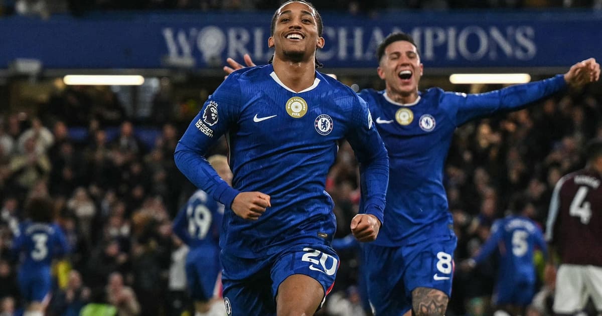 Chelsea 'blinda' João Pedro com renovação de contrato